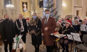 zdjecie na stronie o tytule: Doniosłe jubileusze dotyczące działalności Gminnej Orkiestry Dętej w Łopusznie