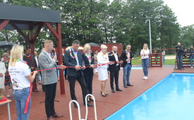 Uroczyste otwarcie letniego kompleksu basenowego na terenie GOSW w Łopusznie