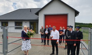 zdjecie na stronie o tytule: Wdzięczność i radość Mieszkańców z wybudowania świetlicy w Dobrzeszowie