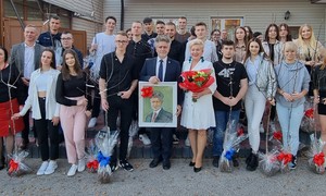 zdjecie na stronie o tytule: "U progu dorosłości" uroczyste włączenie 18 – latków w poczet mieszkańców Gminy Łopuszno