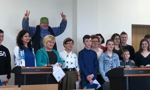 zdjecie na stronie o tytule: Sukces zbiórki charytatywnej zorganizowanej przez Młodzieżowych Radnych Gminy Łopuszno